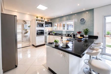 Cozinha de casa para alugar com 4 quartos, 400m² em City Bussocaba, Osasco