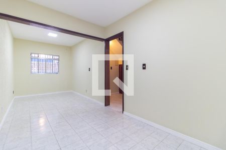 Sala de casa à venda com 4 quartos, 124m² em Parque Bristol, São Paulo