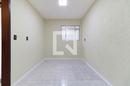 Sala de casa à venda com 4 quartos, 124m² em Parque Bristol, São Paulo