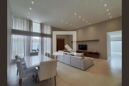 Sala de casa de condomínio para alugar com 4 quartos, 200m² em Vargem Grande, Rio de Janeiro