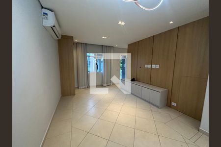 Sala de casa de condomínio à venda com 3 quartos, 110m² em Vila Sao Luiz (valparaizo), Santana de Parnaíba