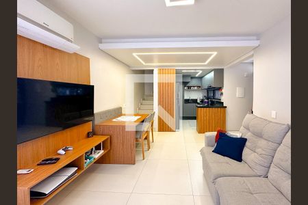 Sala de TV de casa de condomínio para alugar com 3 quartos, 112m² em Canasvieiras, Florianópolis