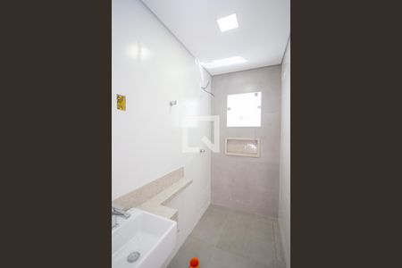 Banheiro da Suíte de casa à venda com 2 quartos, 360m² em Parque Xangri-lá, Contagem