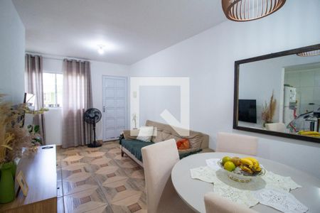 Sala de casa de condomínio para alugar com 2 quartos, 58m² em Éden, Sorocaba