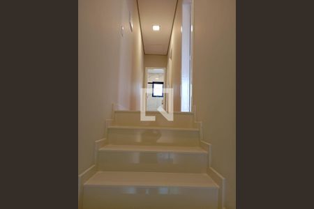 Escada de casa de condomínio à venda com 3 quartos, 150m² em Alphaville, Santana de Parnaíba