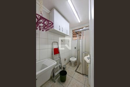 Banheiro  de apartamento para alugar com 1 quarto, 38m² em Guilhermina, Praia Grande