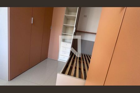 Quarto de apartamento para alugar com 3 quartos, 75m² em Vila Osasco, Osasco