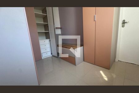 Quarto de apartamento para alugar com 3 quartos, 75m² em Vila Osasco, Osasco