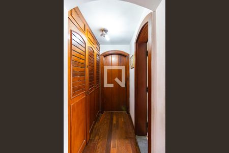 Casa para alugar com 521m², 5 quartos e 4 vagasCorredor