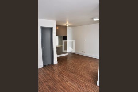 Detalhe - Sala e Sala de Jantar de apartamento para alugar com 2 quartos, 69m² em Vila Guedes, São Paulo