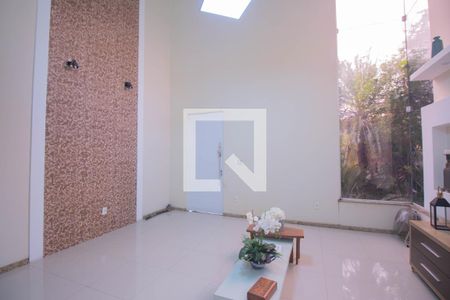 Sala de casa para alugar com 3 quartos, 280m² em Antonina, São Gonçalo