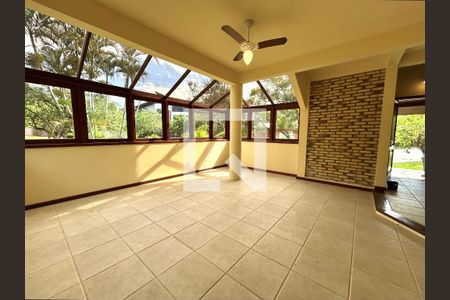 Sala  de casa de condomínio para alugar com 4 quartos, 385m² em Rio Tavares, Florianópolis