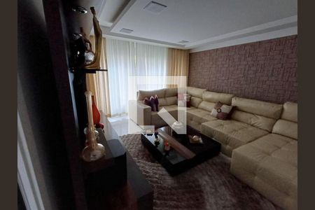 Casa à venda com 4 quartos, 420m² em Vila Carrão, São Paulo