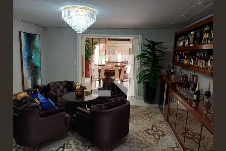 Casa à venda com 4 quartos, 420m² em Vila Carrão, São Paulo