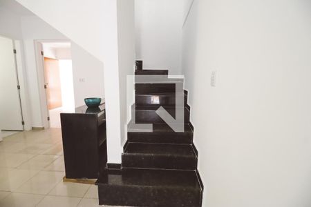 Escada de casa para alugar com 3 quartos, 199m² em Jardim São Paulo, São Paulo