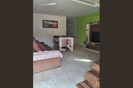 Sala de casa à venda com 3 quartos, 115m² em Cordovil, Rio de Janeiro