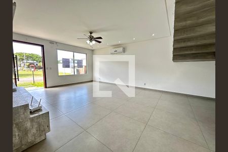 Sala de casa de condomínio para alugar com 3 quartos, 210m² em São João do Rio Vermelho, Florianópolis