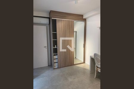 Apartamento para alugar com 4 quartos, 235m² em Alphaville Industrial, Barueri
