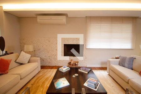 Casa à venda com 3 quartos, 348m² em Vila Madalena, São Paulo