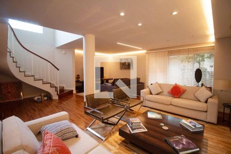 Casa à venda com 3 quartos, 348m² em Vila Madalena, São Paulo