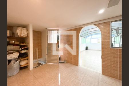 Casa à venda com 2 quartos, 204m² em Vila Maracana, São Paulo