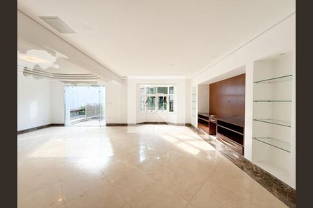 Casa à venda com 4 quartos, 368m² em Jardim Cordeiro, São Paulo