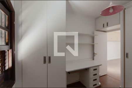 Quarto 2 de casa à venda com 5 quartos, 200m² em Mirandópolis, São Paulo