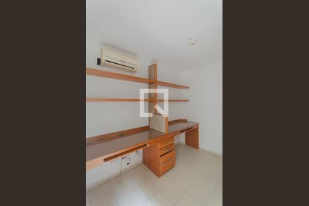 Quarto 1 de casa à venda com 5 quartos, 200m² em Mirandópolis, São Paulo