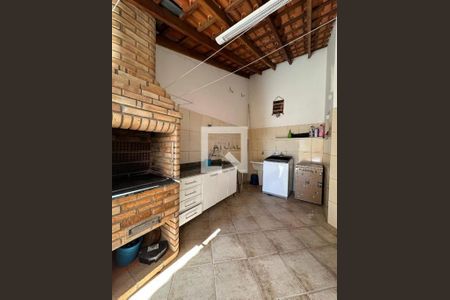 Casa à venda com 3 quartos, 141m² em Jardim Ubirajara, São Paulo