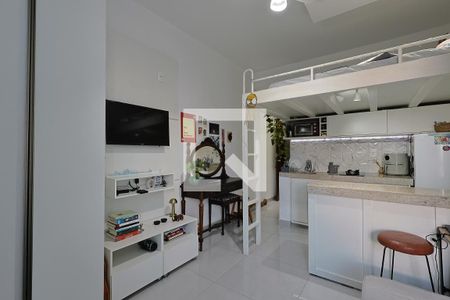 Sala de kitnet/studio à venda com 1 quarto, 30m² em Funcionários, Belo Horizonte