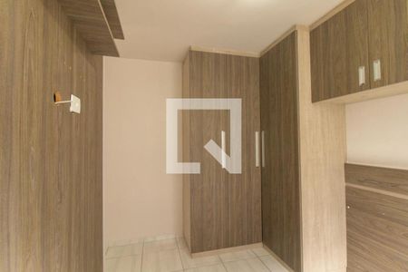 Quarto 2 de apartamento para alugar com 2 quartos, 47m² em Pinheirinho, Curitiba