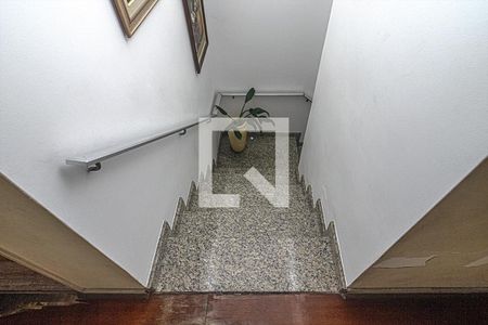 acesso para os pisos._2 de casa para alugar com 3 quartos, 200m² em Vila Nair, São Paulo