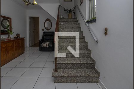 acesso para os pisos._1 de casa para alugar com 3 quartos, 200m² em Vila Nair, São Paulo