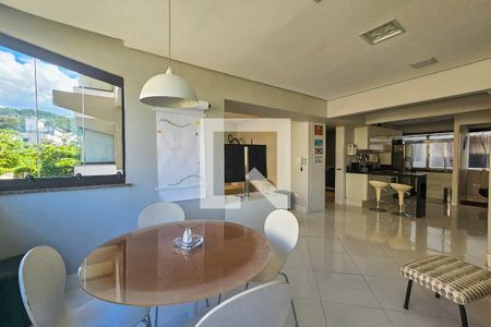 Sala de apartamento para alugar com 1 quarto, 53m² em Jardim Praiano, Guarujá