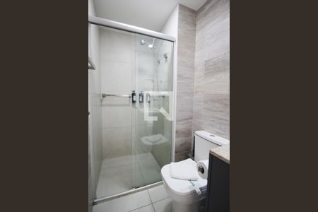 Banheiro de kitnet/studio para alugar com 1 quarto, 25m² em Indianópolis, São Paulo