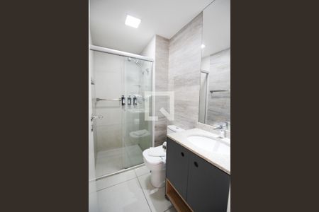 Banheiro de kitnet/studio para alugar com 1 quarto, 25m² em Indianópolis, São Paulo