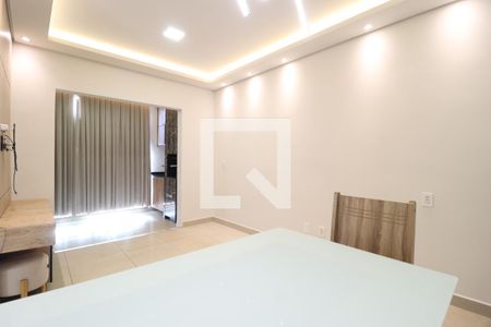 Sala de apartamento para alugar com 2 quartos, 57m² em Jardim Veneza - Laranjeiras, Uberlândia