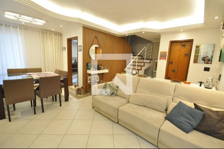 Sala de casa de condomínio para alugar com 3 quartos, 197m² em Vila Pedra Branca, São Paulo