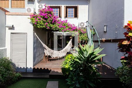 Casa de condomínio à venda com 185m², 3 quartos e 3 vagasQuintal
