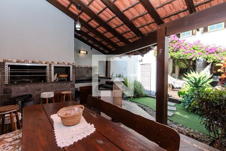 Casa de condomínio à venda com 185m², 3 quartos e 3 vagasChurrasqueira