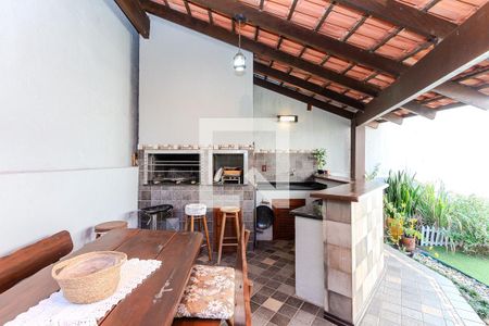 Casa de condomínio à venda com 185m², 3 quartos e 3 vagasChurrasqueira