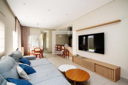 Sala de casa para alugar com 3 quartos, 160m² em Jardim Colibri, Cotia