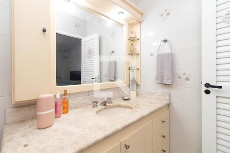 Banheiro de casa à venda com 4 quartos, 283m² em Vila Joao Pessoa, Porto Alegre