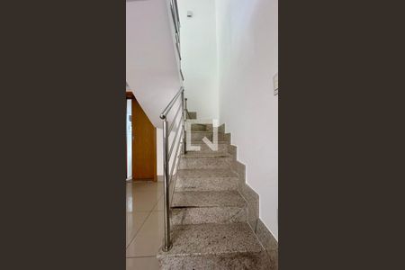 Escadas  de apartamento à venda com 3 quartos, 136m² em Prado, Belo Horizonte
