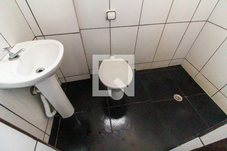 Banheiro de casa para alugar com 1 quarto, 40m² em Conjunto Residencial José Bonifácio, São Paulo