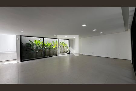 Sala de casa de condomínio à venda com 4 quartos, 493m² em Barra da Tijuca, Rio de Janeiro