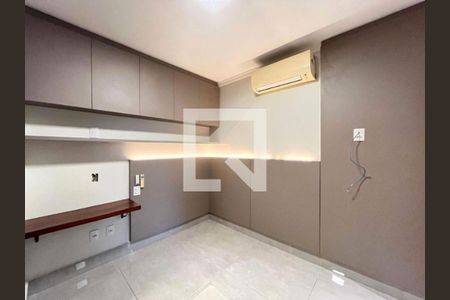 Casa para alugar com 4 quartos, 220m² em Jardim Karaíba, Uberlândia