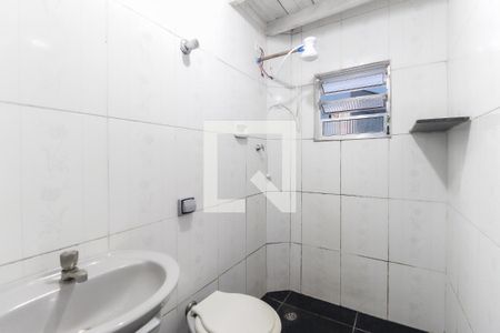 Banheiro de casa para alugar com 1 quarto, 35m² em Conjunto Residencial José Bonifácio, São Paulo