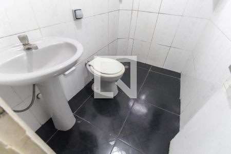 Banheiro de casa para alugar com 1 quarto, 35m² em Conjunto Residencial José Bonifácio, São Paulo