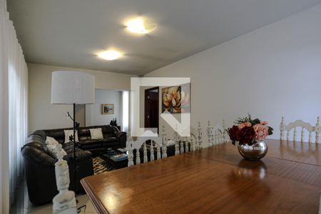 Sala de casa para alugar com 4 quartos, 220m² em Vila Vitoria, Mogi das Cruzes